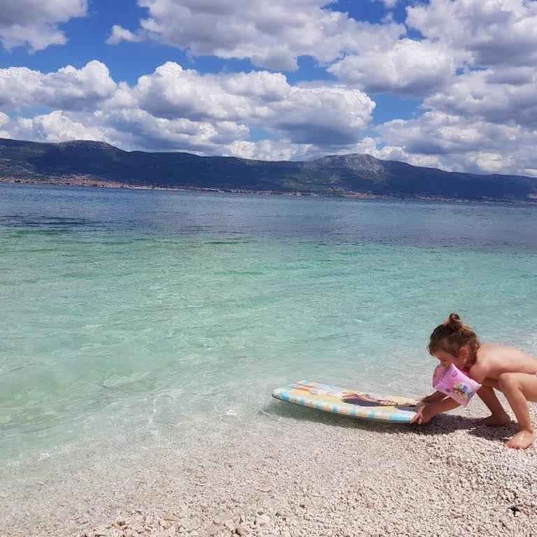 Ferienwohnung In Arbanija Mit Meerblick, Balkon, Klimaanlage, W-Lan 5137-1 Trogir Eksteriør billede