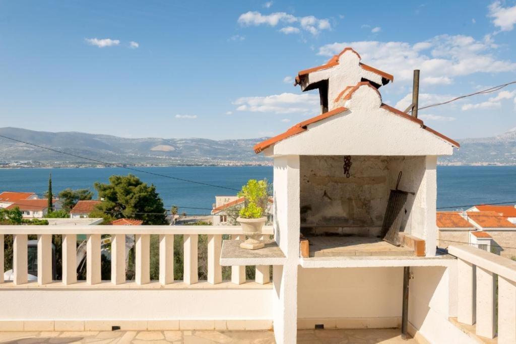 Ferienwohnung In Arbanija Mit Meerblick, Balkon, Klimaanlage, W-Lan 5137-1 Trogir Eksteriør billede