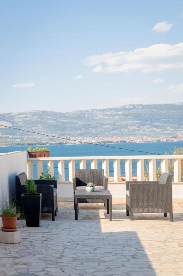 Ferienwohnung In Arbanija Mit Meerblick, Balkon, Klimaanlage, W-Lan 5137-1 Trogir Eksteriør billede