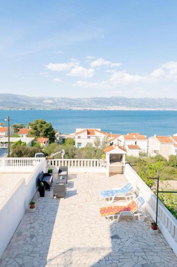 Ferienwohnung In Arbanija Mit Meerblick, Balkon, Klimaanlage, W-Lan 5137-1 Trogir Eksteriør billede