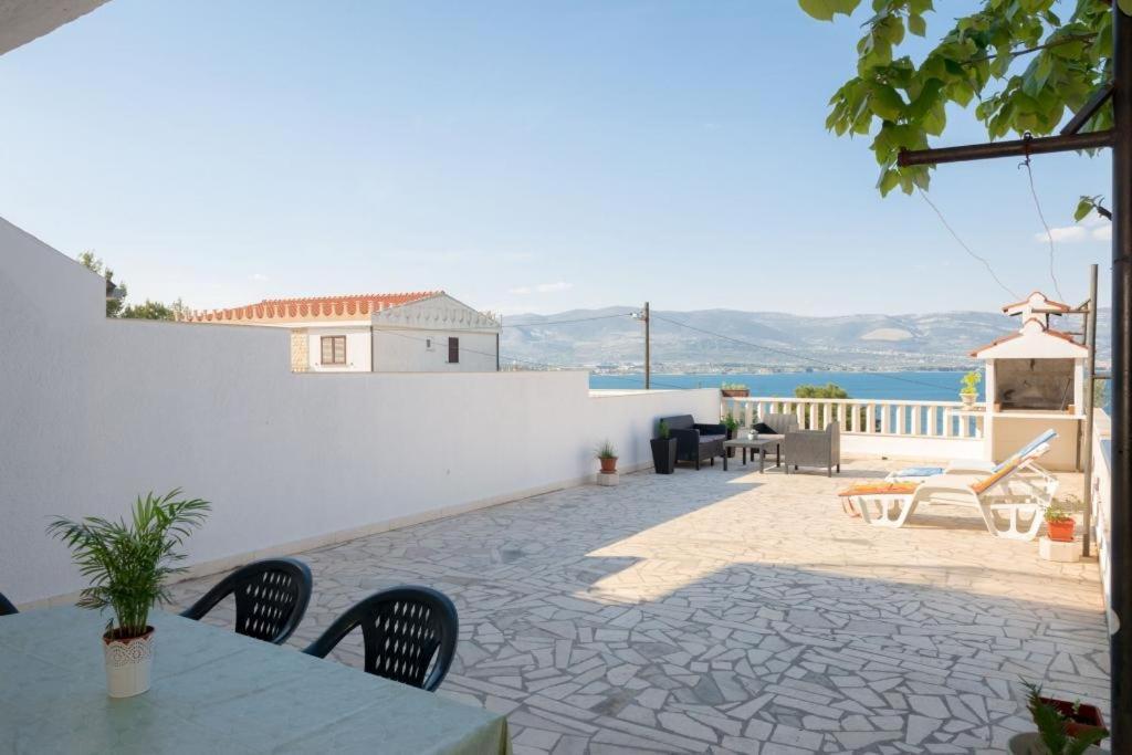 Ferienwohnung In Arbanija Mit Meerblick, Balkon, Klimaanlage, W-Lan 5137-1 Trogir Eksteriør billede