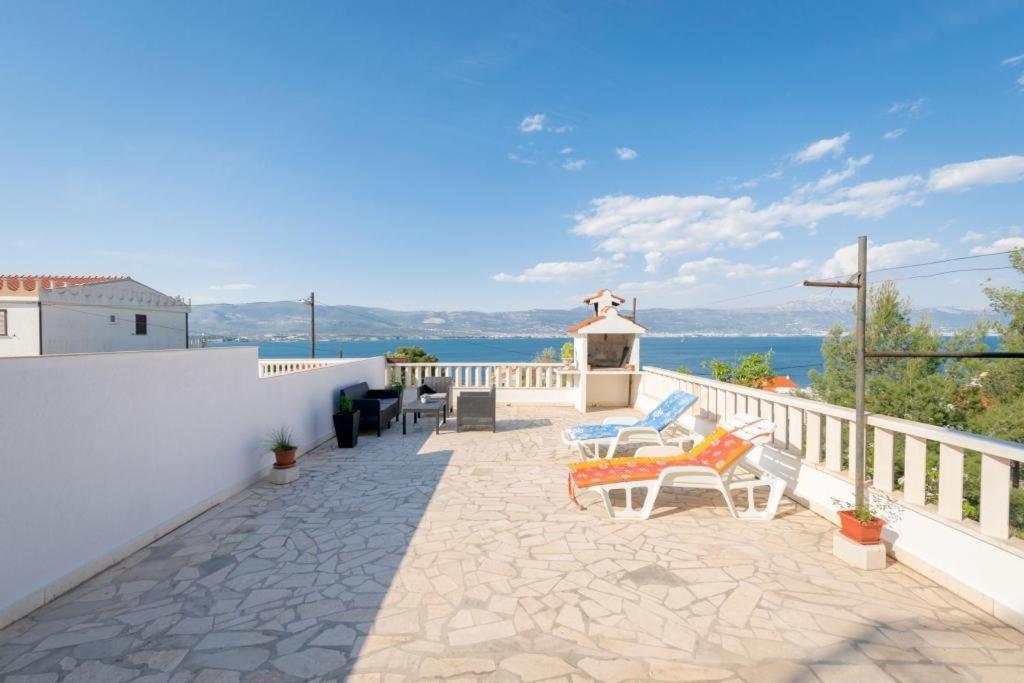 Ferienwohnung In Arbanija Mit Meerblick, Balkon, Klimaanlage, W-Lan 5137-1 Trogir Eksteriør billede